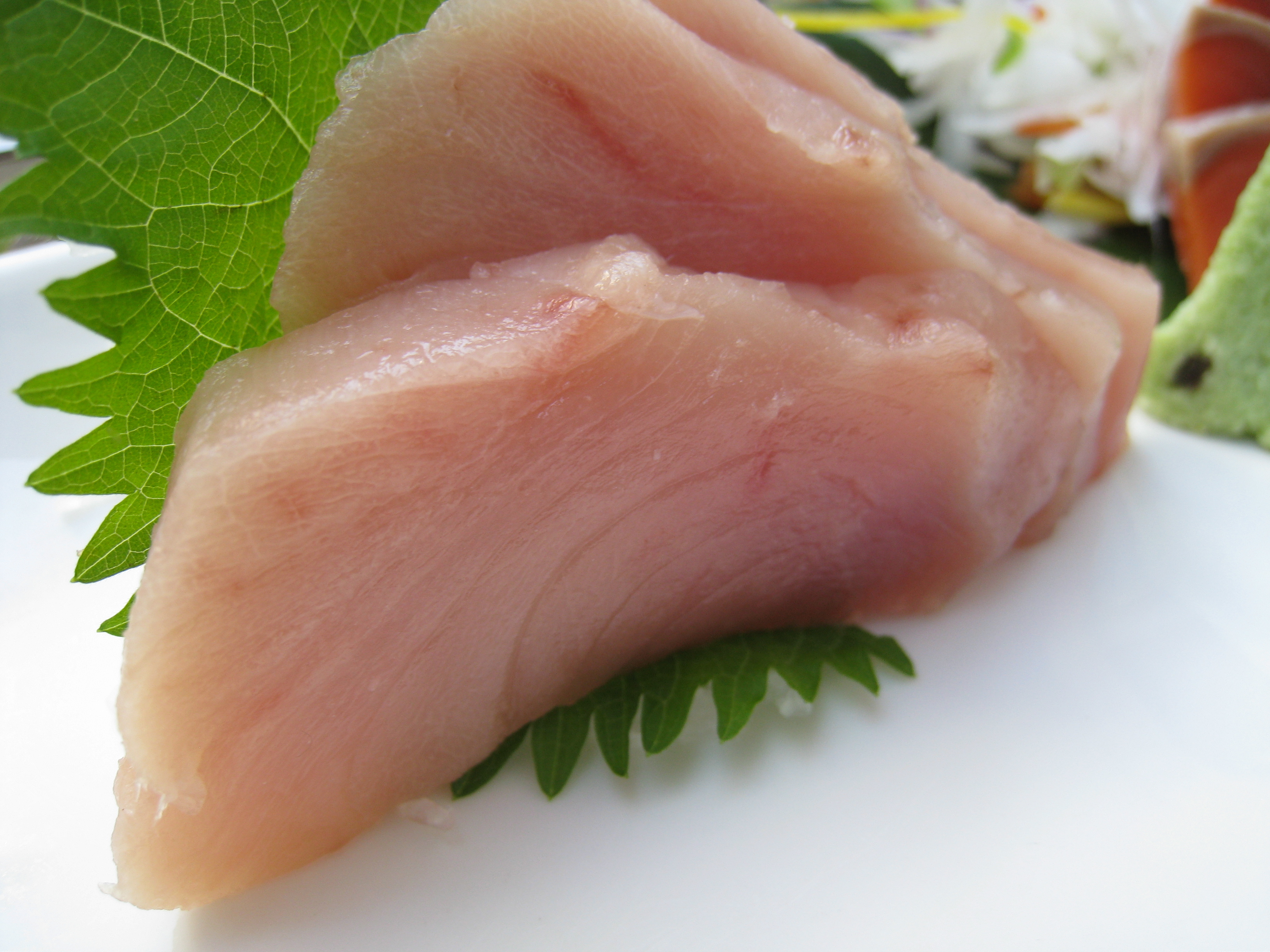 У рыбы есть мясо. Тунец. Белый тунец. Тунец рыба мясо. Желтоперый тунец мясо.
